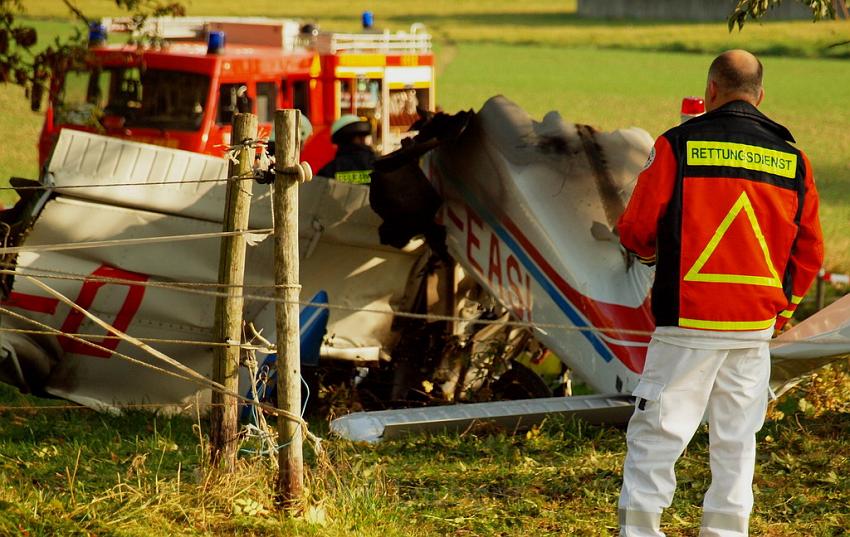 Kleinflugzeug abgestuerzt Sankt Augustin Meindorf P027.JPG